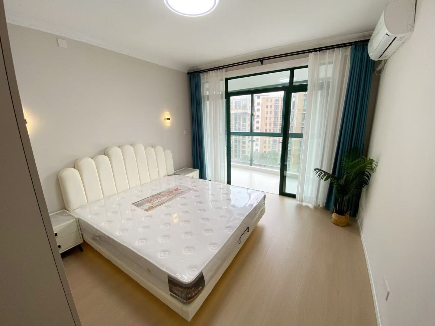 00a17e09e34646b494da07f6fdecd250