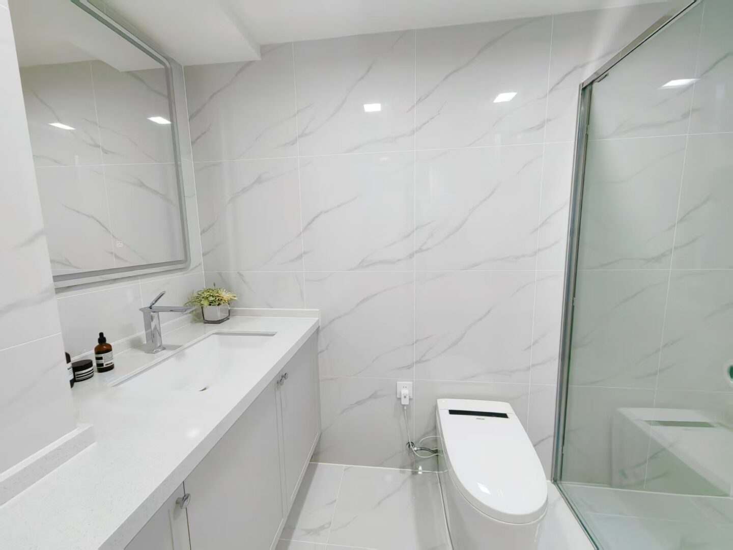 0188136afacea9b0f8050b80808720a0