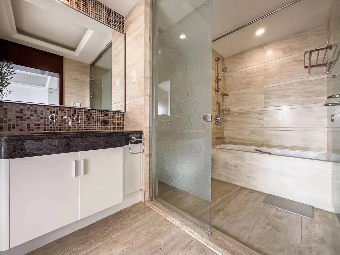 1718450425088_61mmh9xker6z7460h2b95e