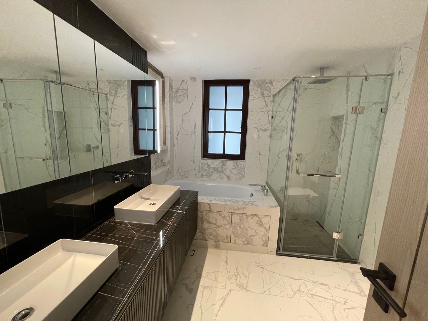 55a400de-d00f-4fa1-ba57-2f1280a03fe2