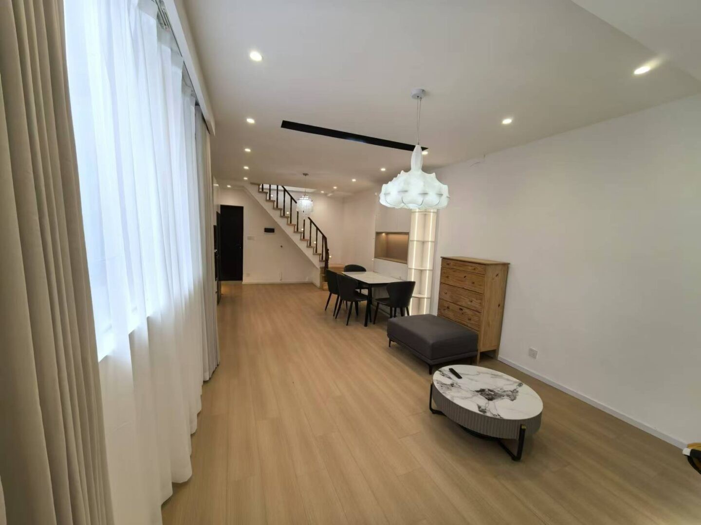 56c84e591126770e09064911eb18e195