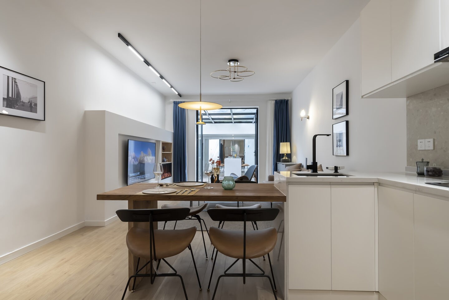 7048a962-dde1-4243-b4a9-e7a65eddcf41