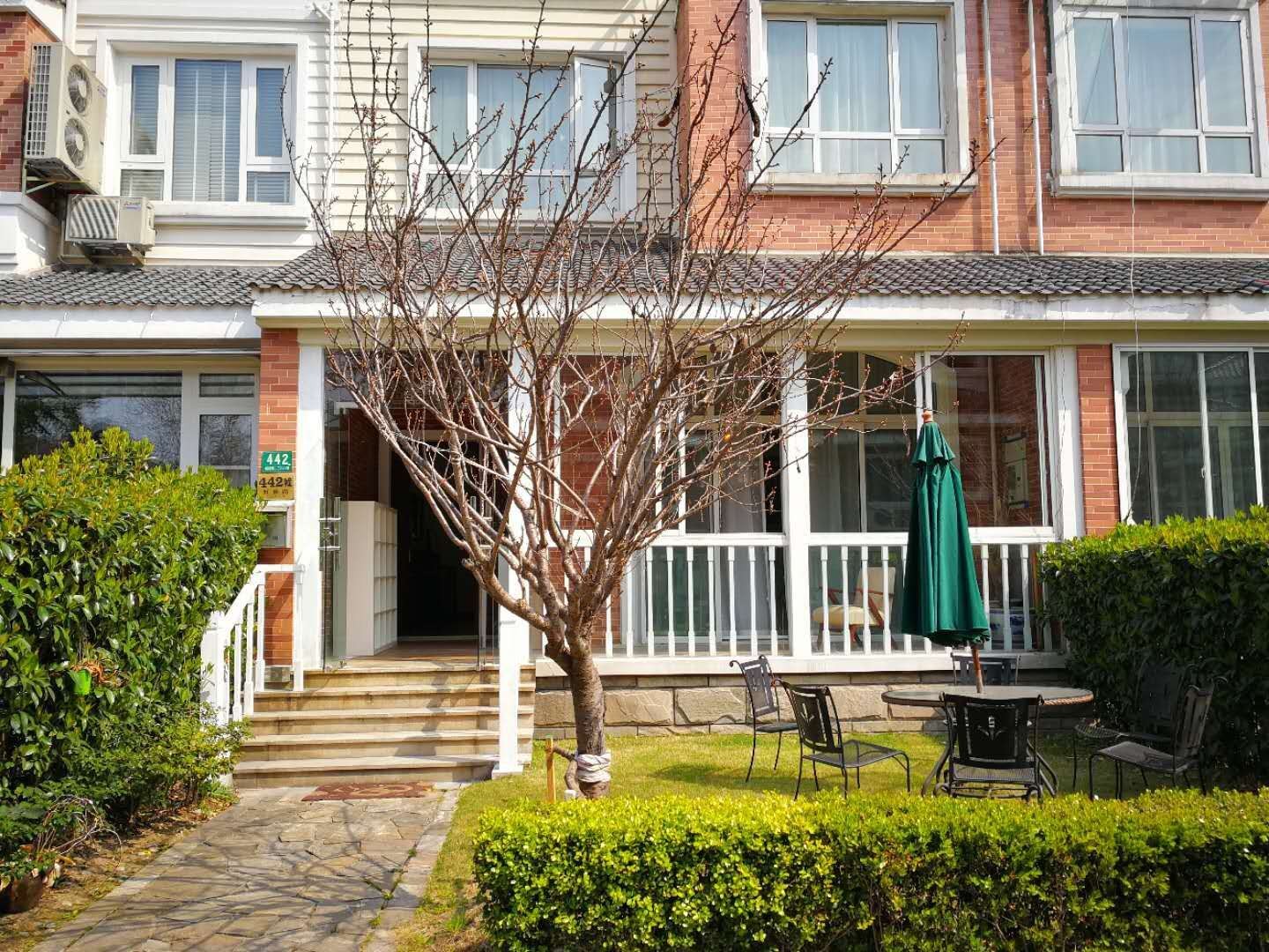 98cfae3e-5909-4e32-9da2-844c2e2f115b