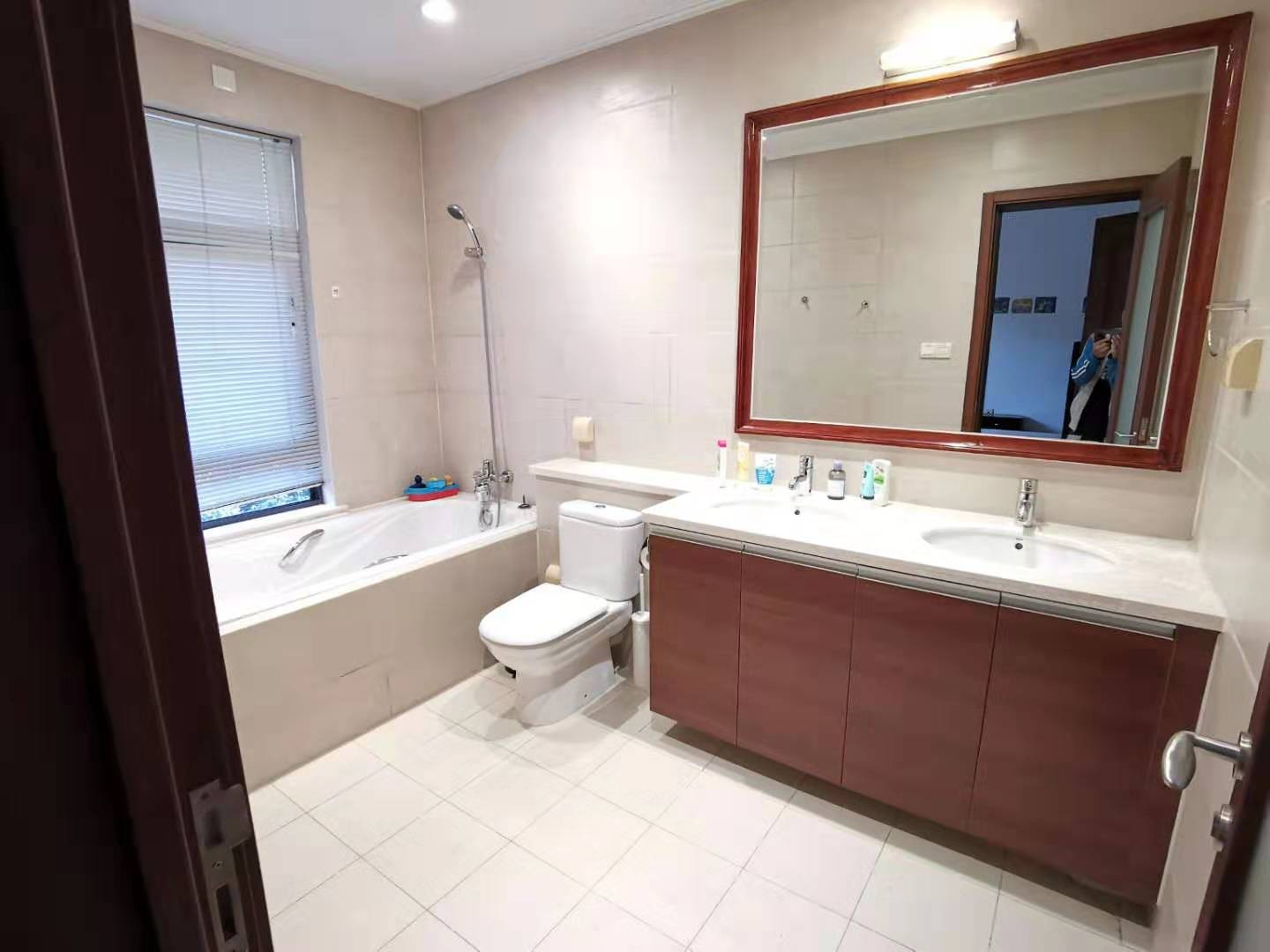 9e4f6869-38f6-4a83-88bb-c3572a2dbf82