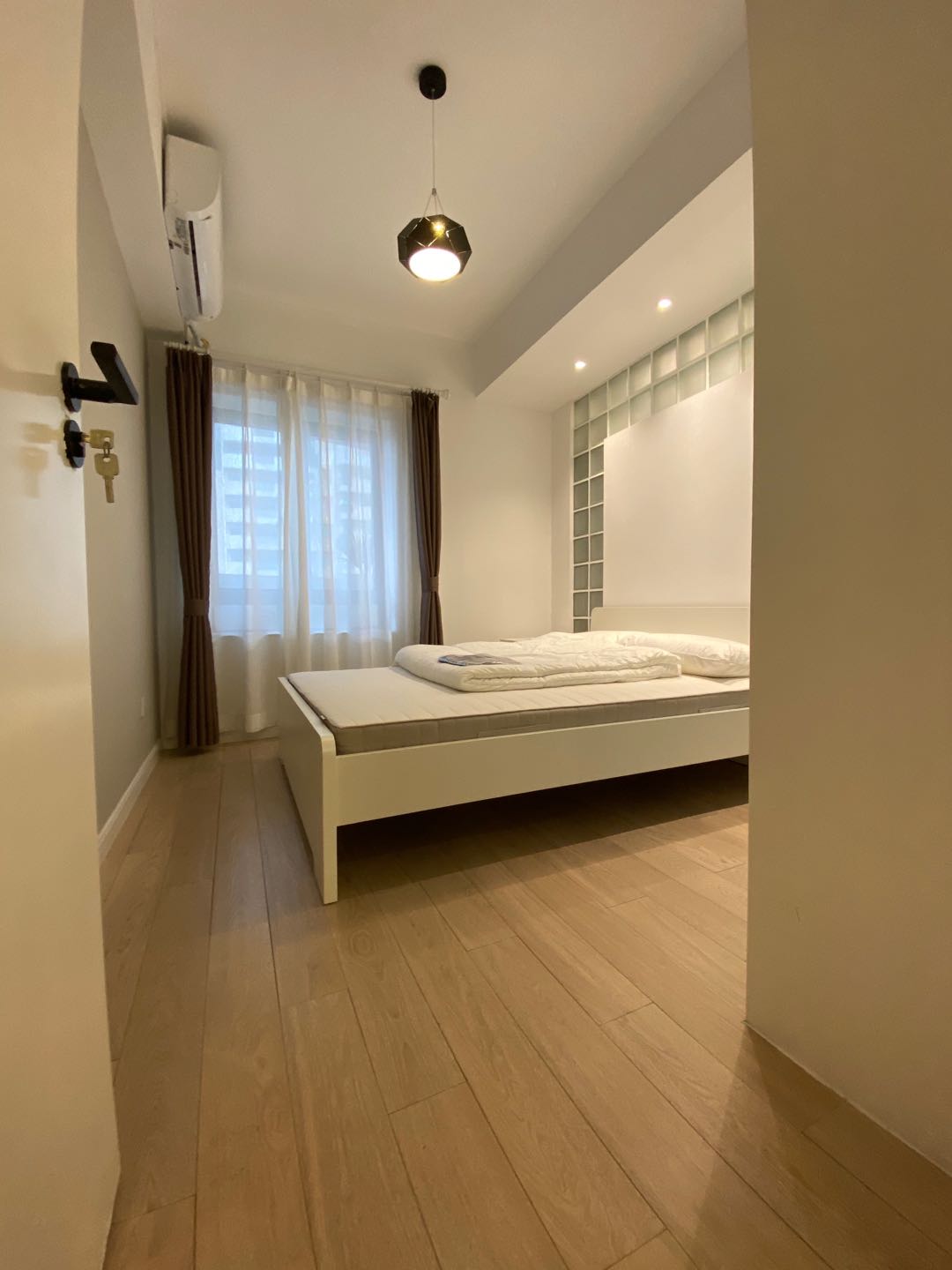 ambassy-court-19581-0RCS4m