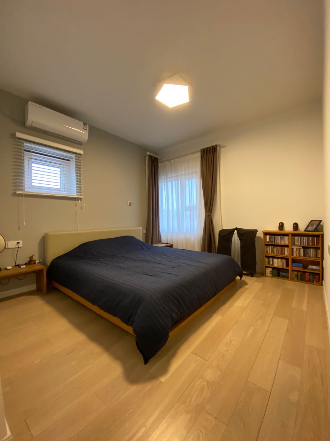 ambassy-court-19581-A6jr82