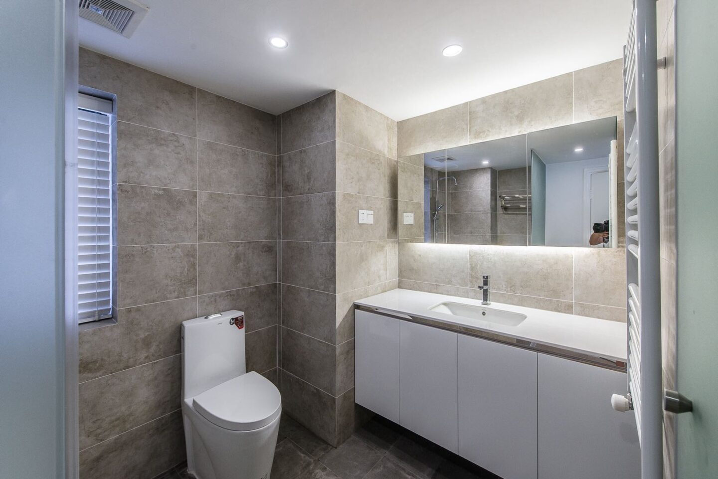 ambassy-court-19581-mzXSMo