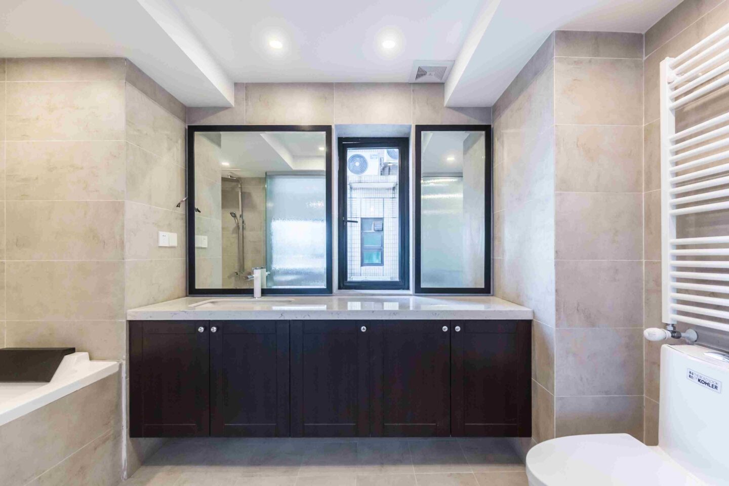 ambassy-court-19582-DaC8q8