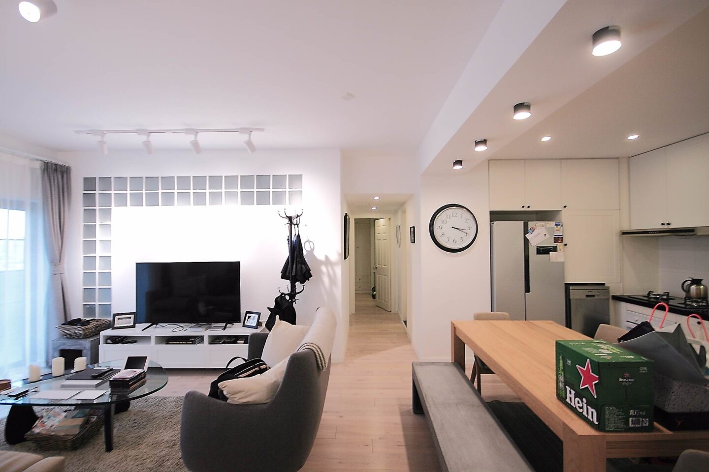 ambassy-court-19582-KqmGGz