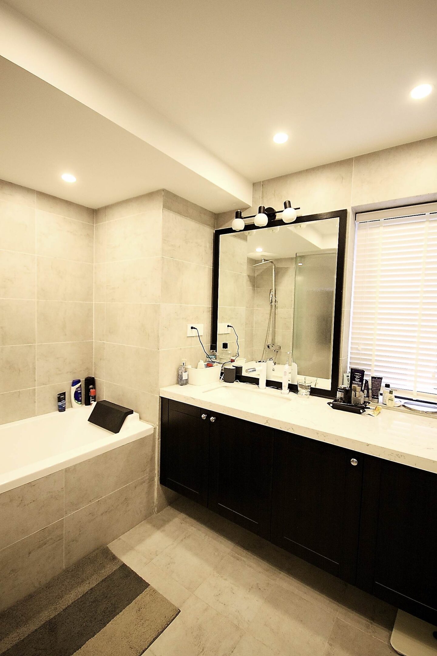 ambassy-court-19582-PbmVbI