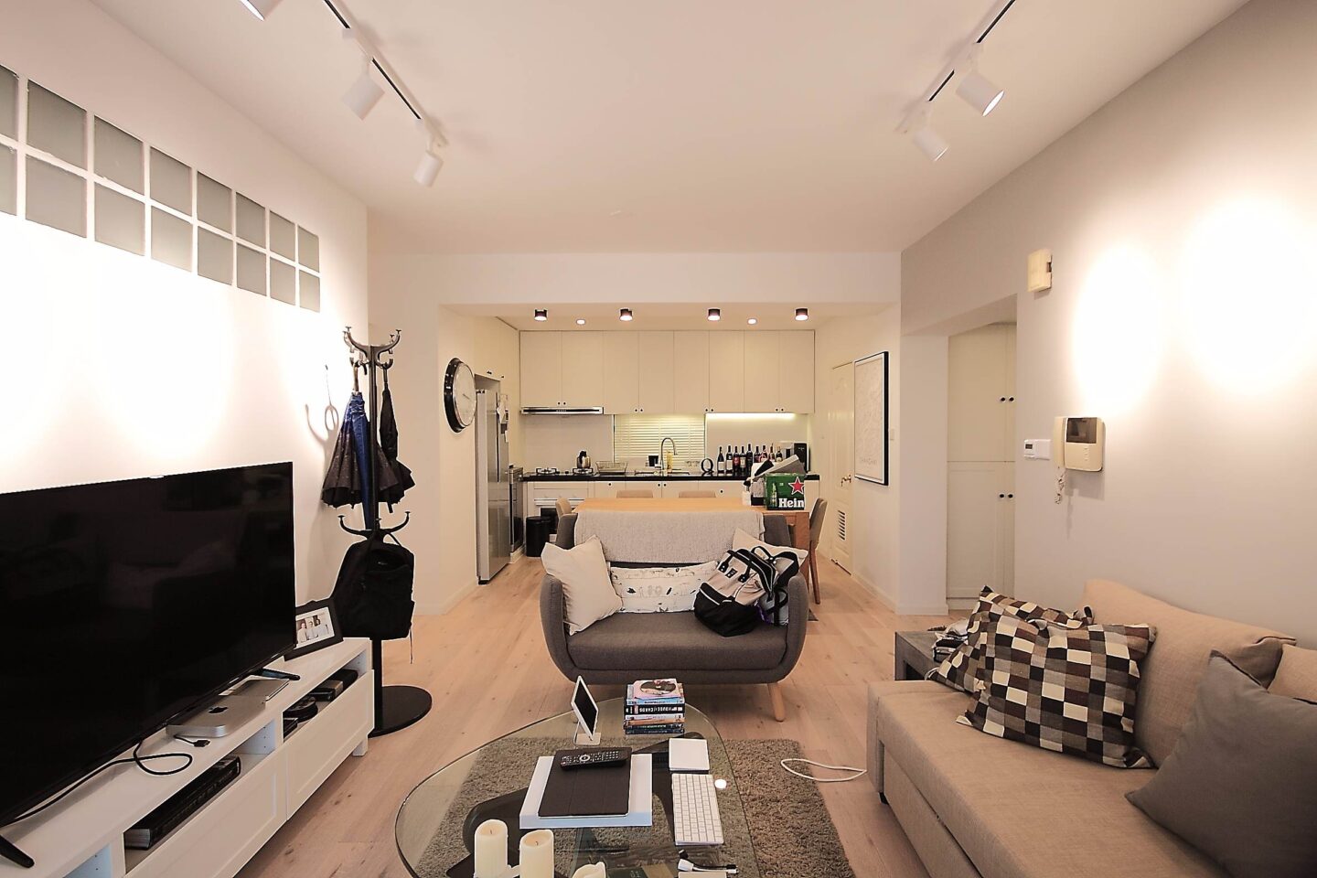 ambassy-court-19582-QZnXAU