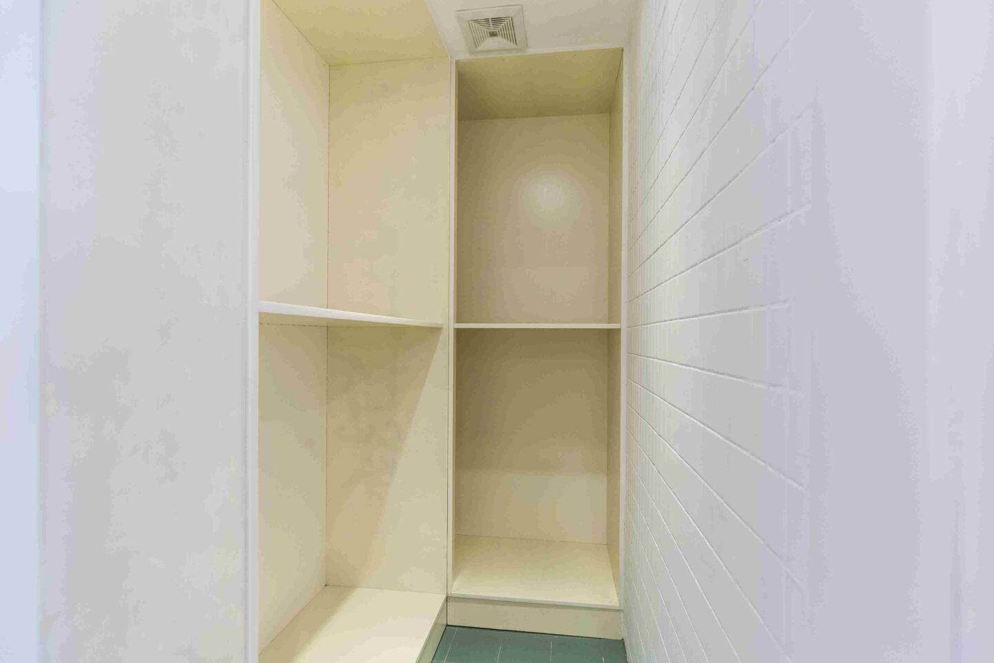 ambassy-court-19582-rXot2w