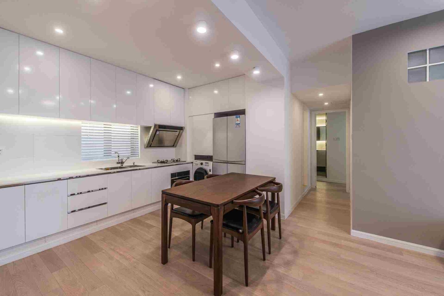 ambassy-court-19583-0E3Q7p