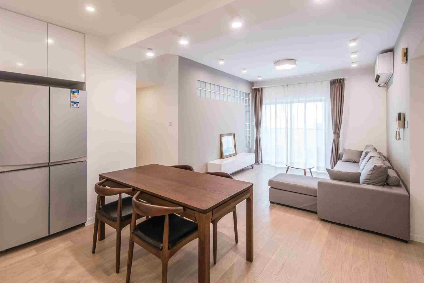 ambassy-court-19583-QMpTW3