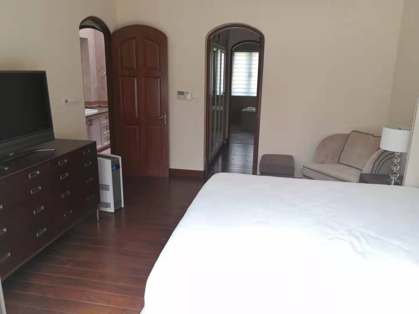 b0fb5916-0510-48c7-a3ef-f454ffc4fa92