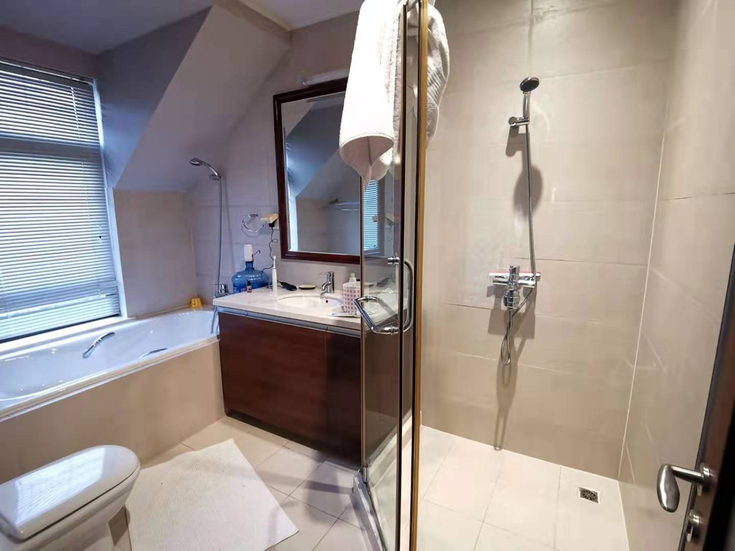 b48e574e-3db2-4190-bc17-6e5082166700