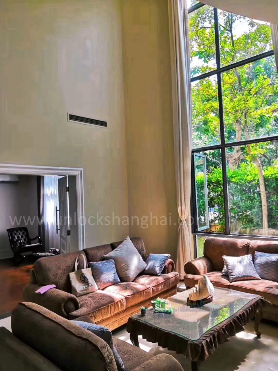 beverly-hills-11149-d6PvUM