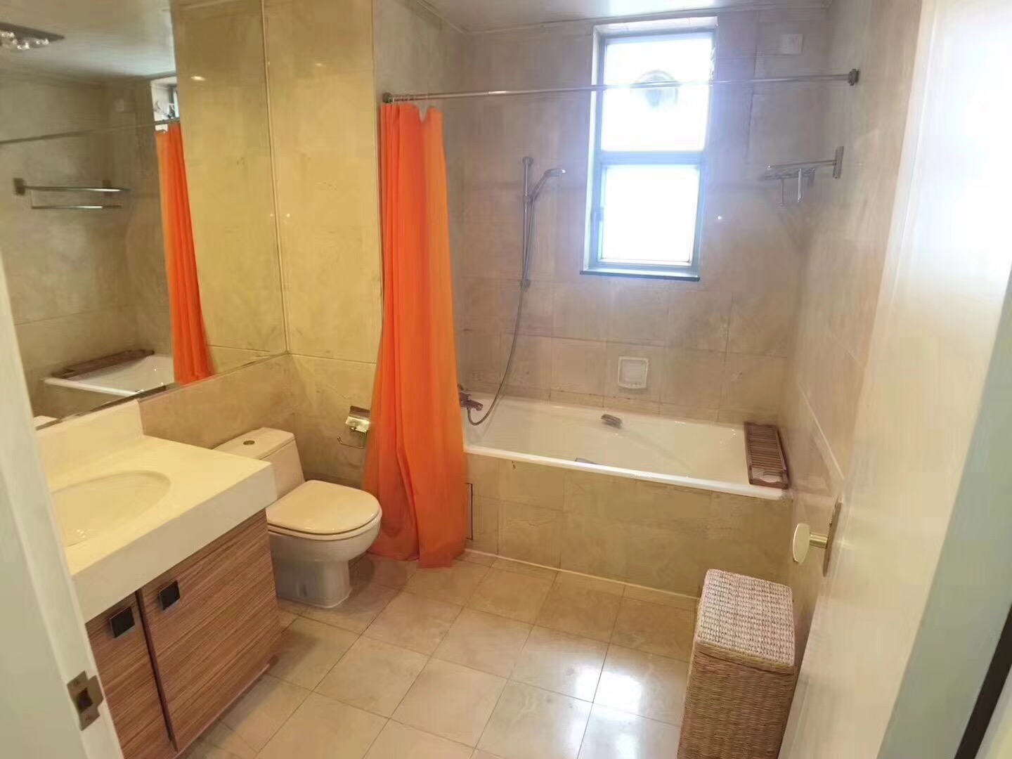 chevalier-place-19691-OY9R3u