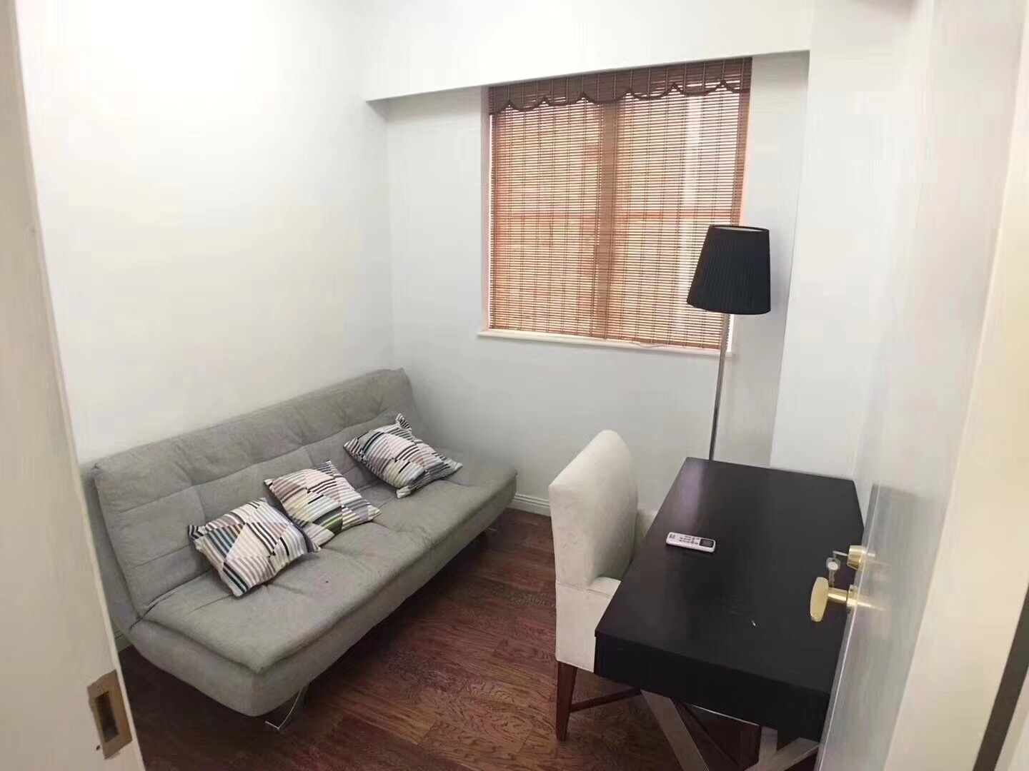 chevalier-place-19691-Ub4LaX