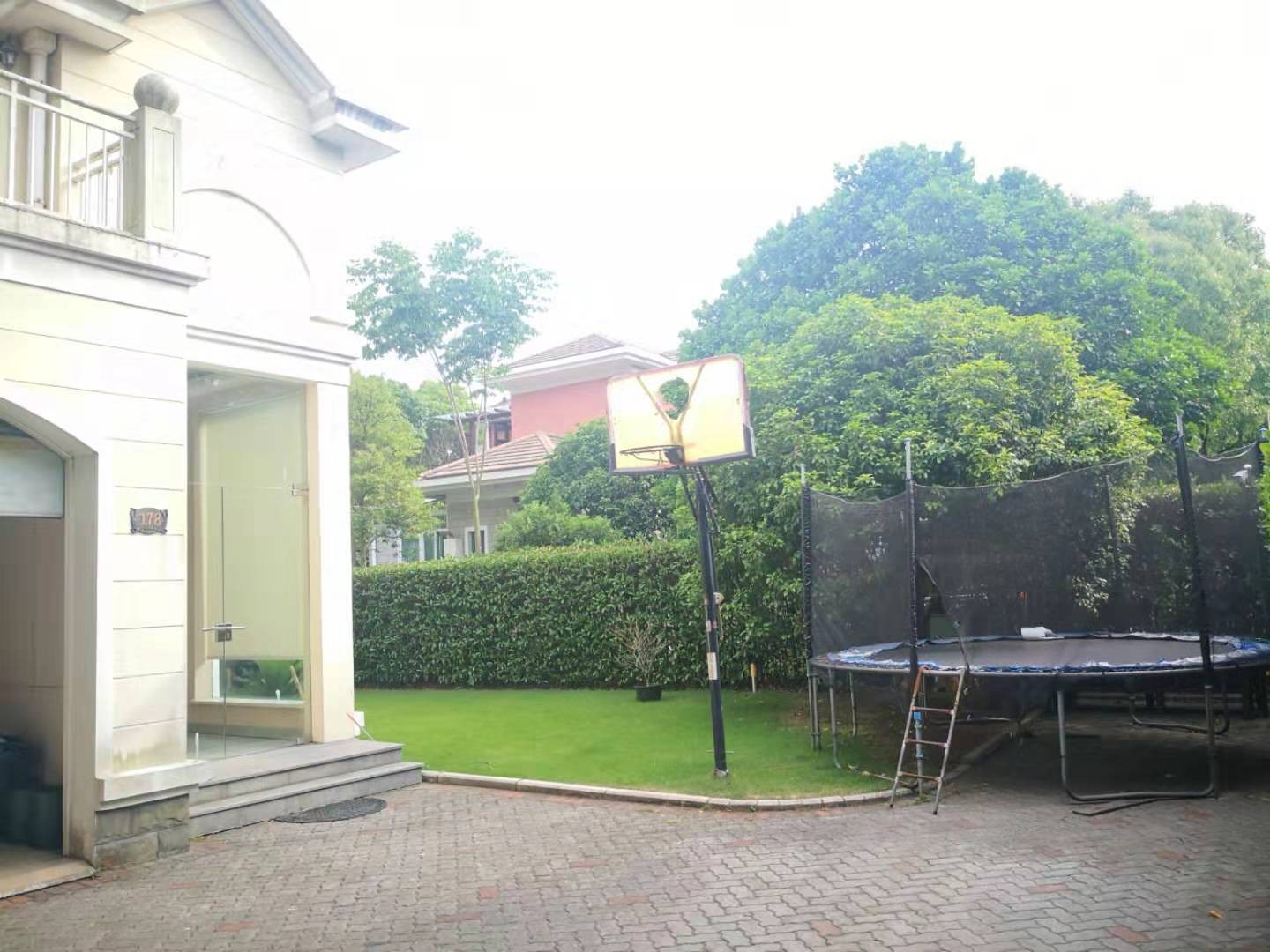 d9a6df4d-42f4-4a29-8653-7eaeb98ea360