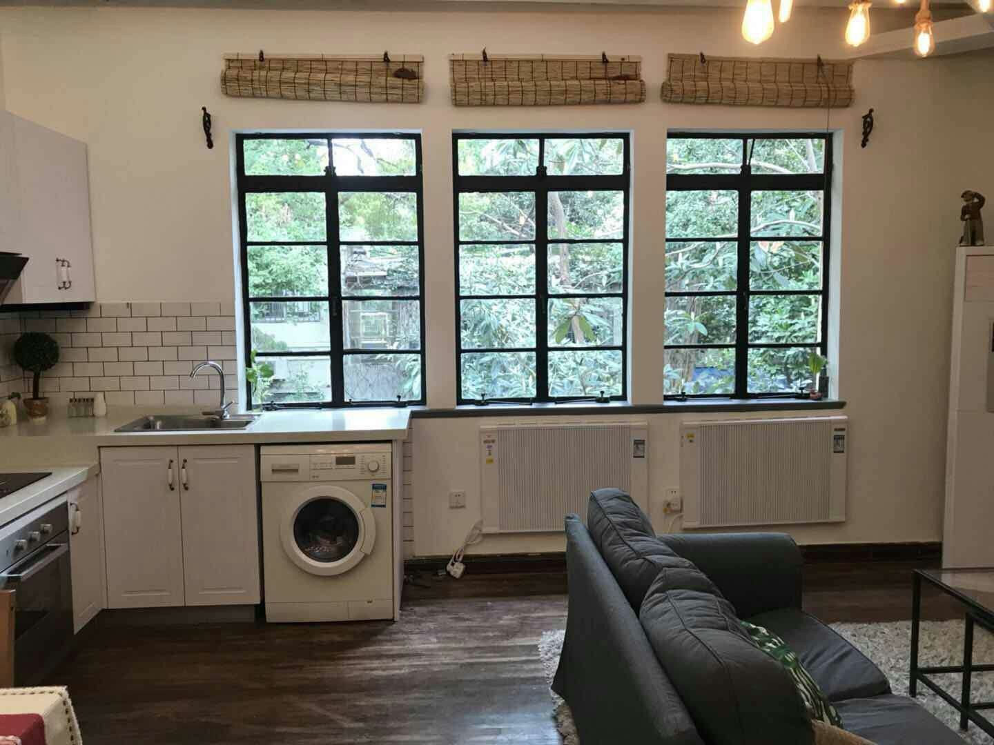 e4c4b384f49b412b87dc81a03cfbaca0