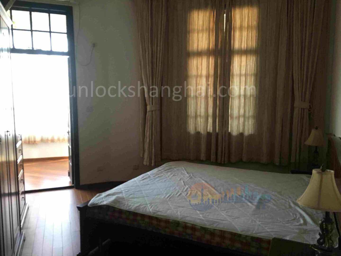 embankment-building-3409-nCqFD0