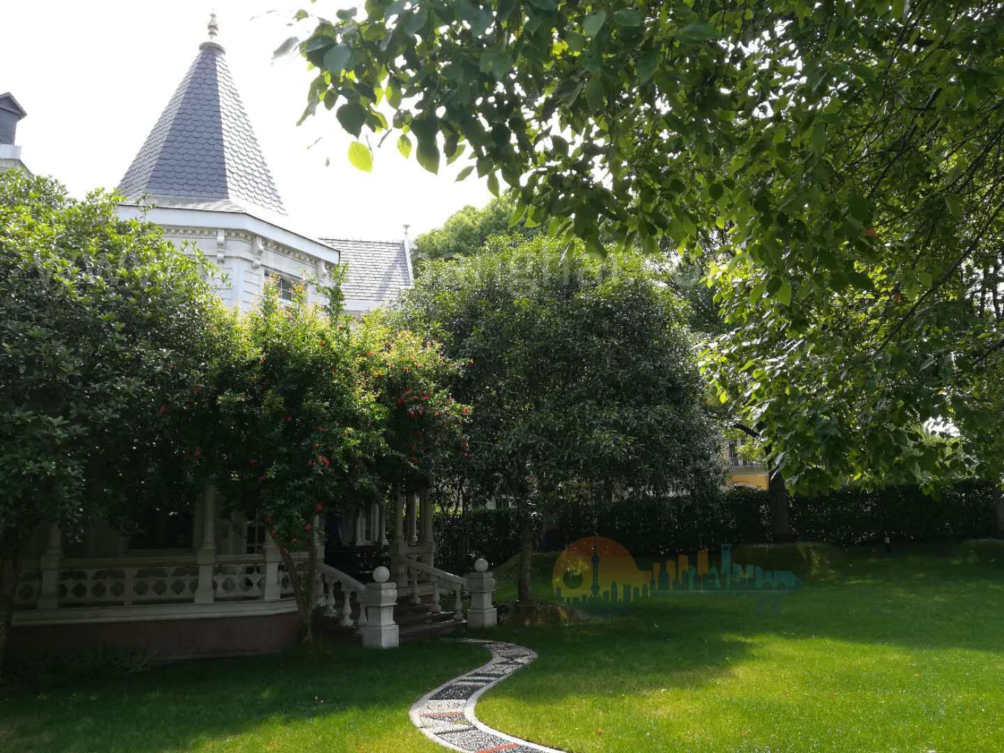 forest-manor-11070-I5r70N