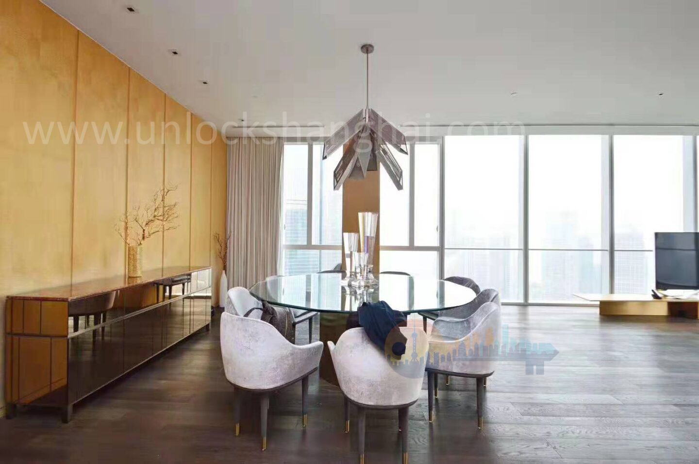 four-seasons-place-3062-49NusR