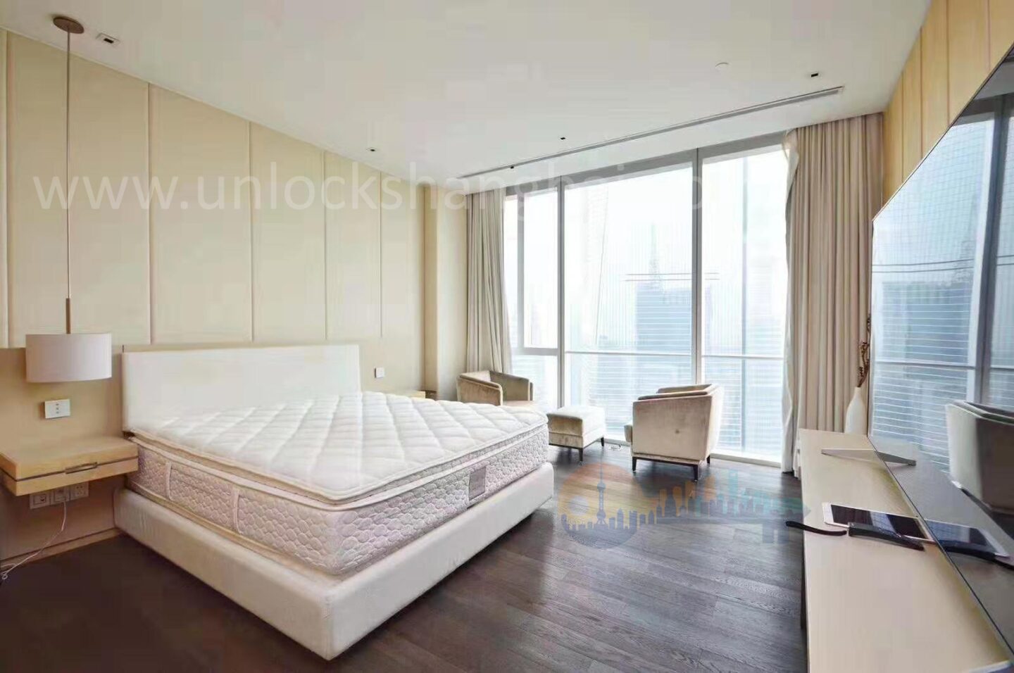 four-seasons-place-3062-9eB9pV