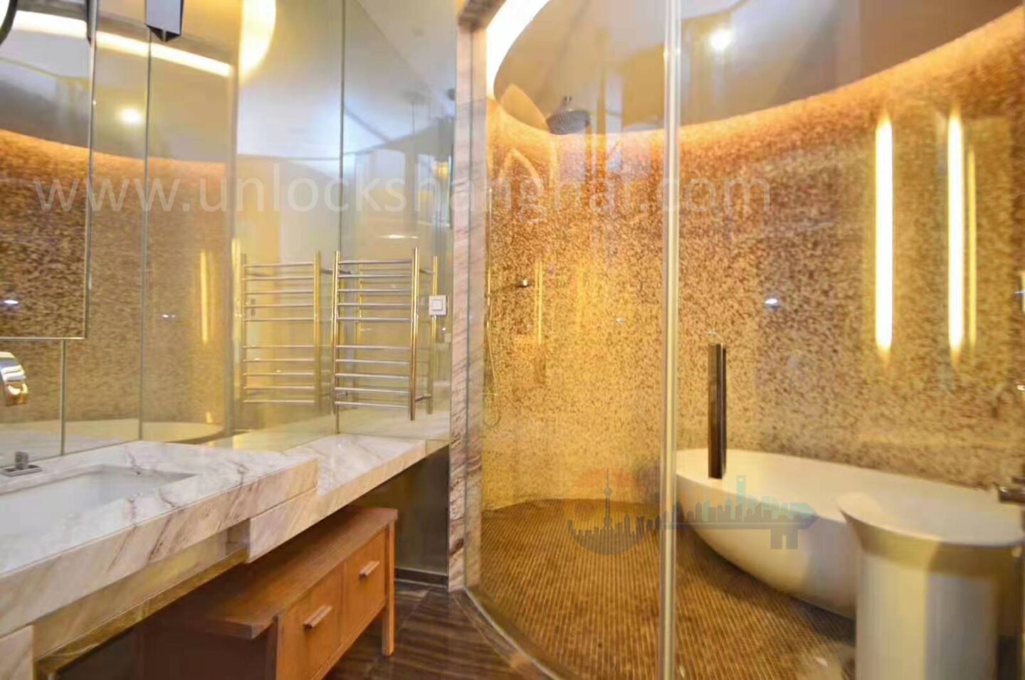 four-seasons-place-3062-aKHnng