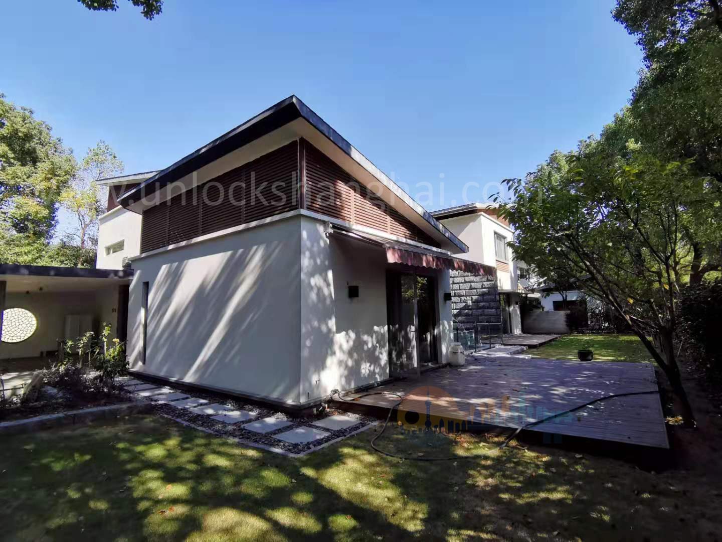 lakeside-ville-11017-PiRKzz