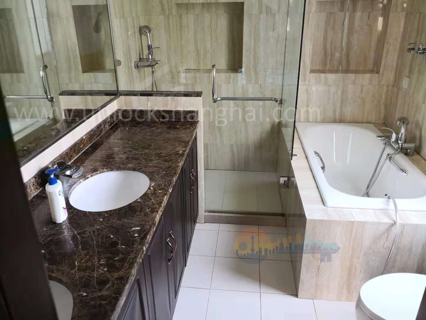 lakeside-ville-11020-SCffnH