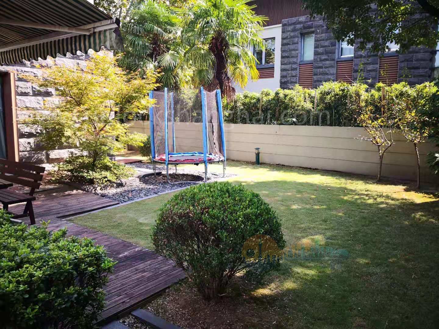 lakeside-ville-11020-TUmKvN