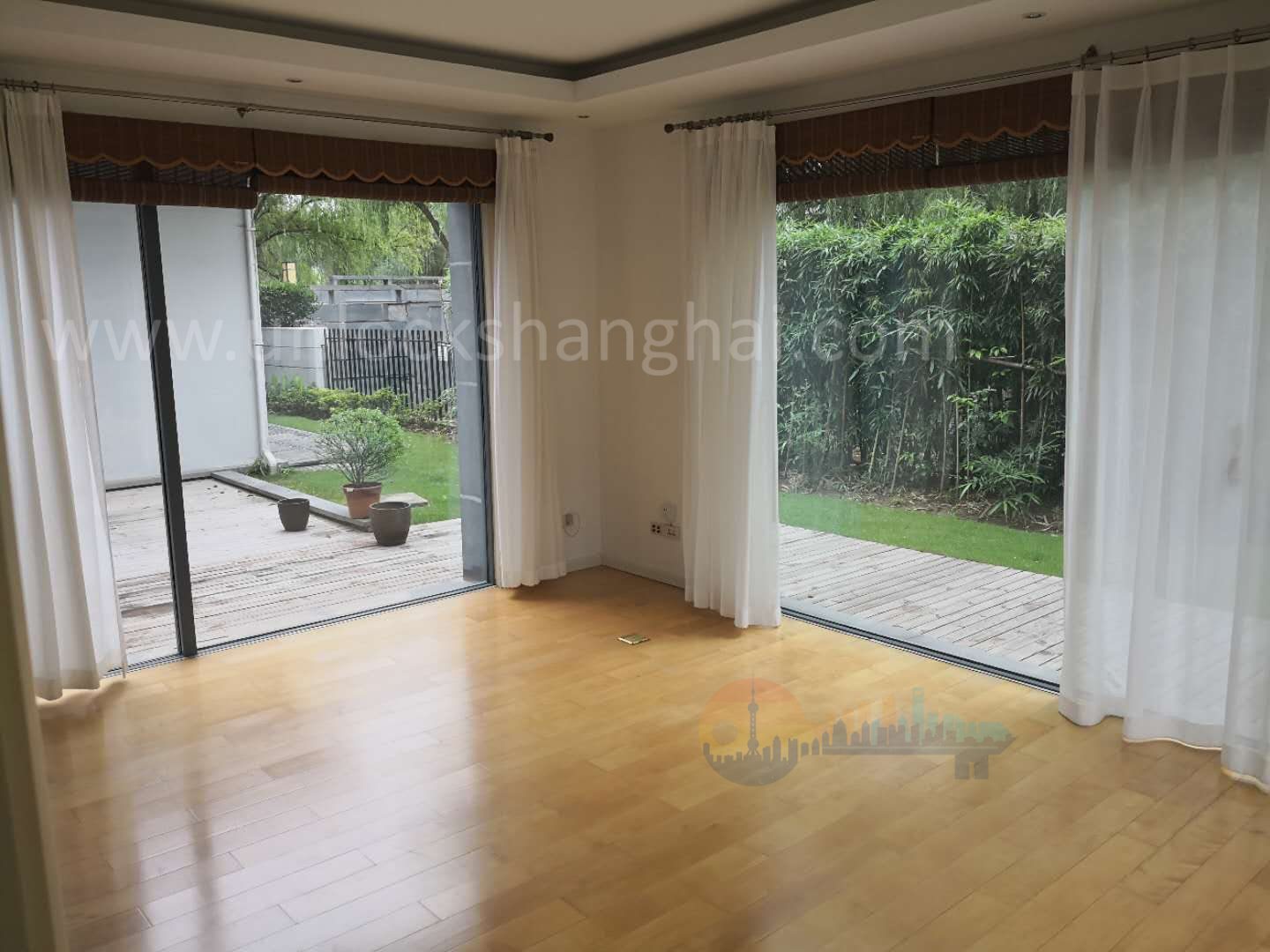 lakeside-ville-11026-7zUt4d