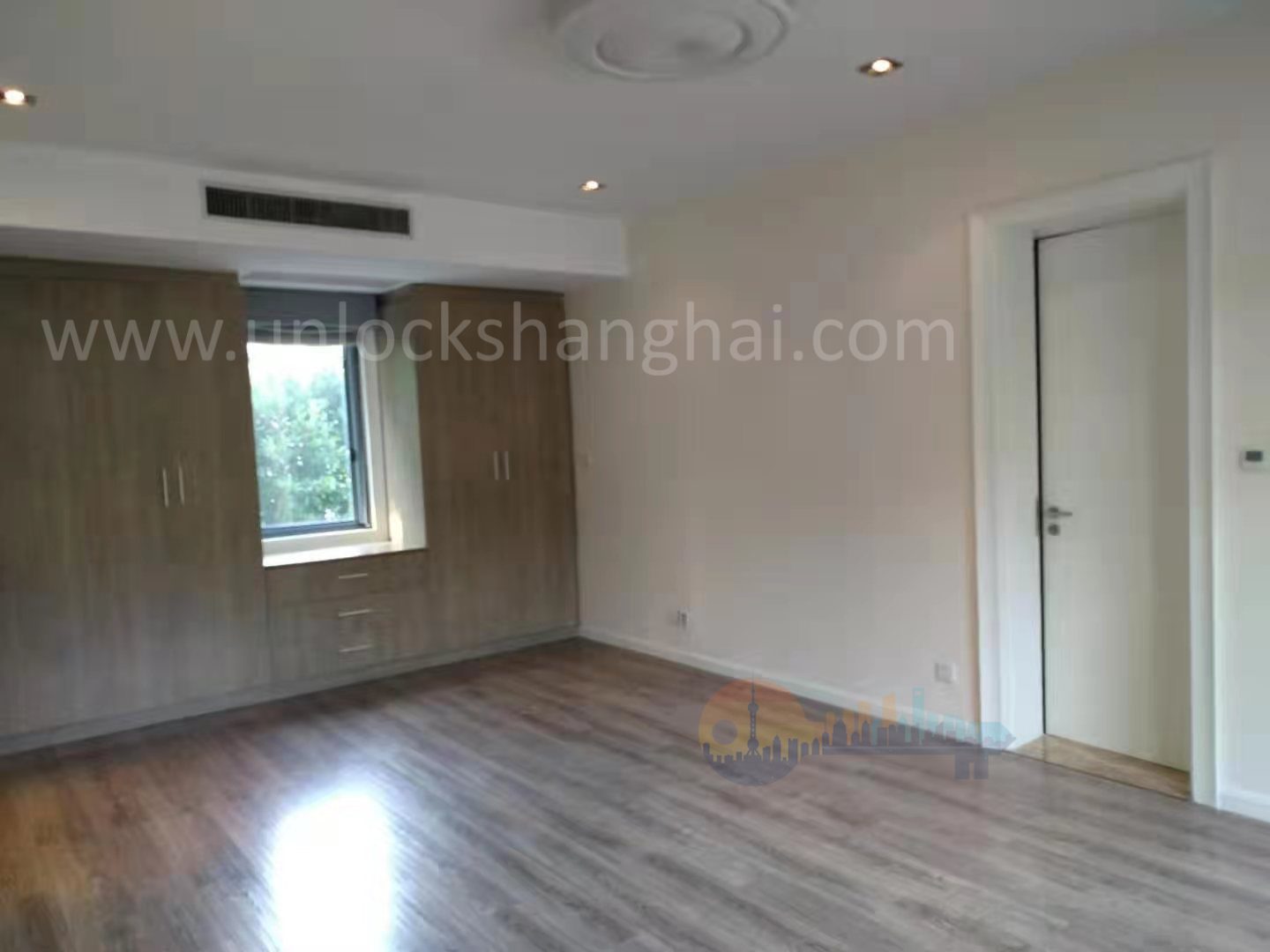 lakeside-ville-11098-wQTFn4