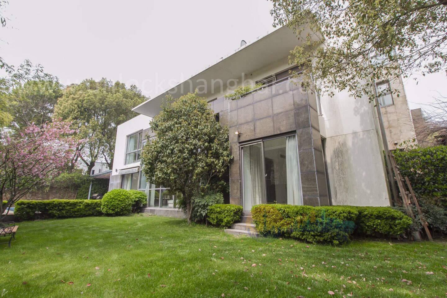 modern-villa-11197-q4OlR4