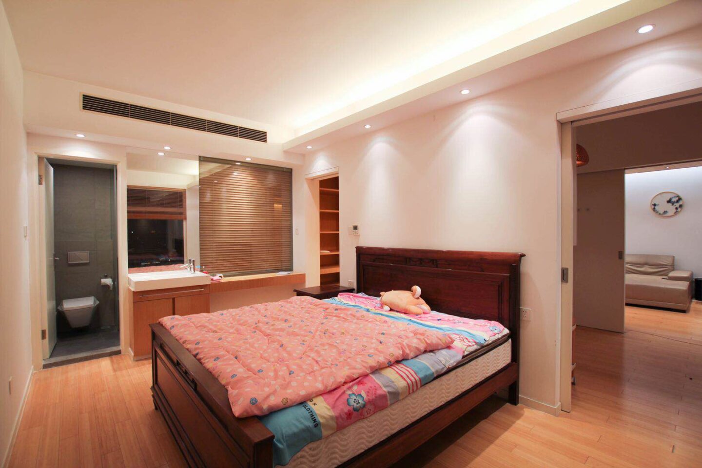 palace-court-20490-6suspr