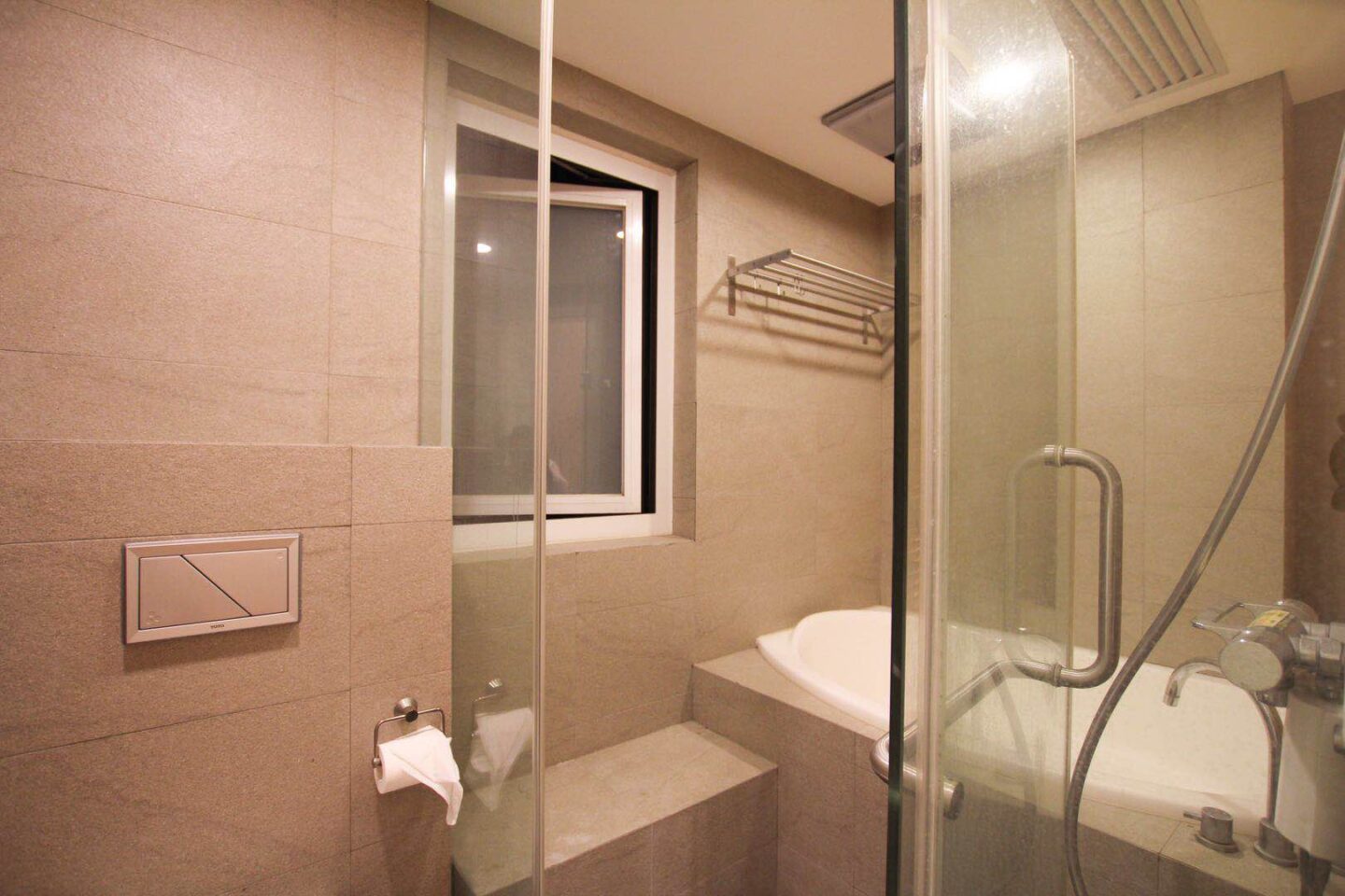 palace-court-20490-nxL6QX