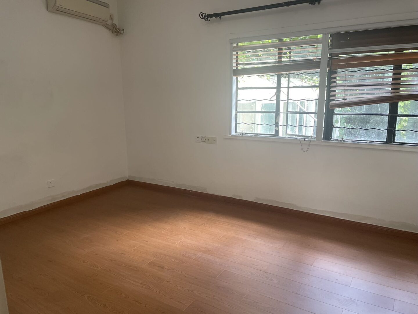 sunny-garden-35647-1tofnK