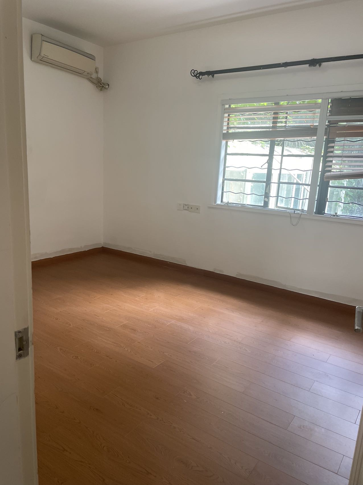 sunny-garden-35647-OMONCW