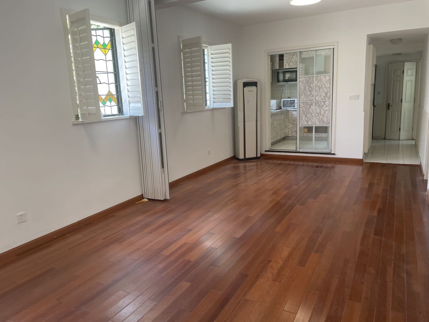 sunny-garden-35647-oHzqrM