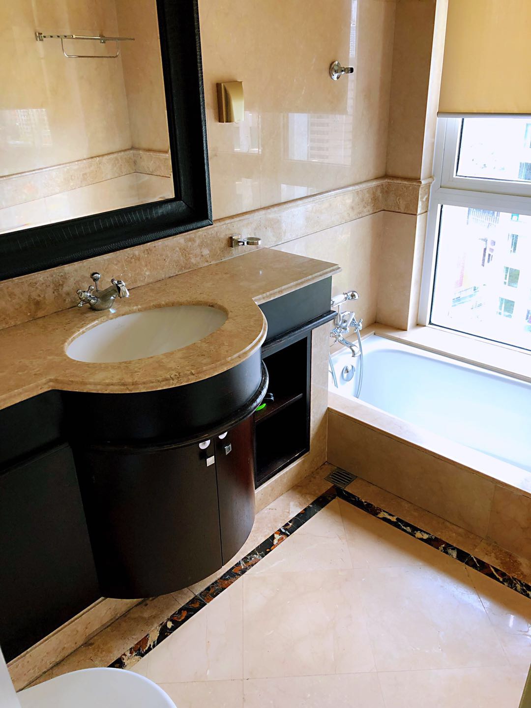 the-bound-of-bund-20827-lQ1ACJ