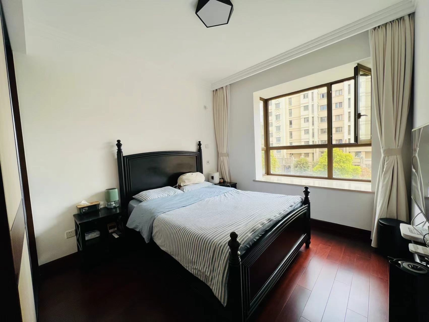 1760863448333_q72y2gyvgzsnl3wgsy1u8